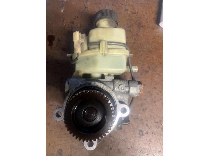 Gebruikte Servopomp Mazda 5 (CR19) 2.0 CiDT 16V High Power Prijs op aanvraag aangeboden door Bongers Auto-Onderdelen Zeeland