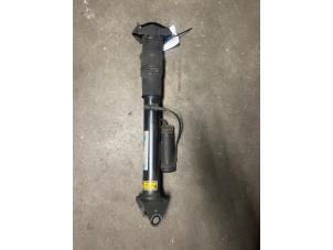 Gebruikte Schokdemper links-achter Mercedes ML II (164/4JG) 4.0 ML-420 CDI 4-Matic V8 32V Prijs op aanvraag aangeboden door Bongers Auto-Onderdelen Zeeland