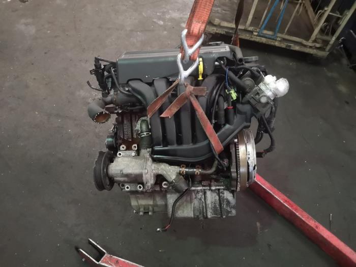 Motor van een Mini ONE 2004