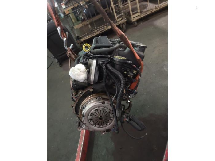 Motor van een Mini ONE 2004