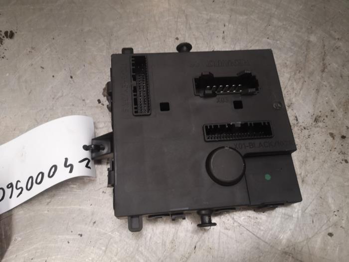 Gebruikte Bodycontrol Module Renault Twingo II (CN) 1.2 16V Prijs op aanvraag aangeboden door Bongers Auto-Onderdelen Zeeland