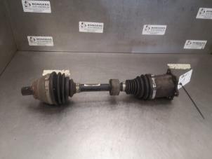 Gebruikte Cardanas links-voor (VWA) Volkswagen Passat Variant (3C5) 2.0 TDI 16V 170 Prijs op aanvraag aangeboden door Bongers Auto-Onderdelen Zeeland