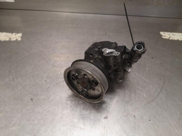 Gebruikte Pomp Servo Volkswagen Transporter T5 2.0 TDI BlueMotion Prijs op aanvraag aangeboden door Bongers Auto-Onderdelen Zeeland