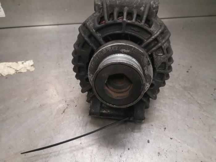 Alternator Dacia Logan MCV I (KS), 2007 / 2013 1.4, Combi/o, Benzine, 1.390cc, 55kW (75pk), RWD, K7J710; K7JA7, 2007-02 / 2013-05, KSDAE; KSRAE (Gebruikt)