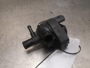 Gebruikte Koelvloeistof pomp Mercedes C (W204) 2.2 C-220 CDI 16V Prijs op aanvraag aangeboden door Bongers Auto-Onderdelen Zeeland