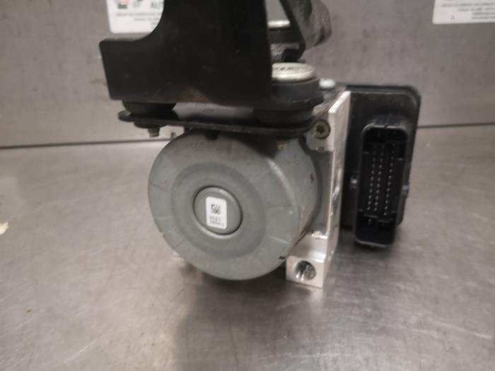 Gebruikte ABS Pomp Ford Ka+ 1.2 Ti-VCT Prijs op aanvraag aangeboden door Bongers Auto-Onderdelen Zeeland