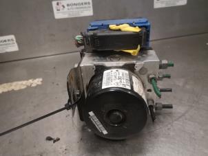 Gebruikte ABS Pomp Renault Laguna III (BT) 2.0 dCi 16V 130 Prijs op aanvraag aangeboden door Bongers Auto-Onderdelen Zeeland