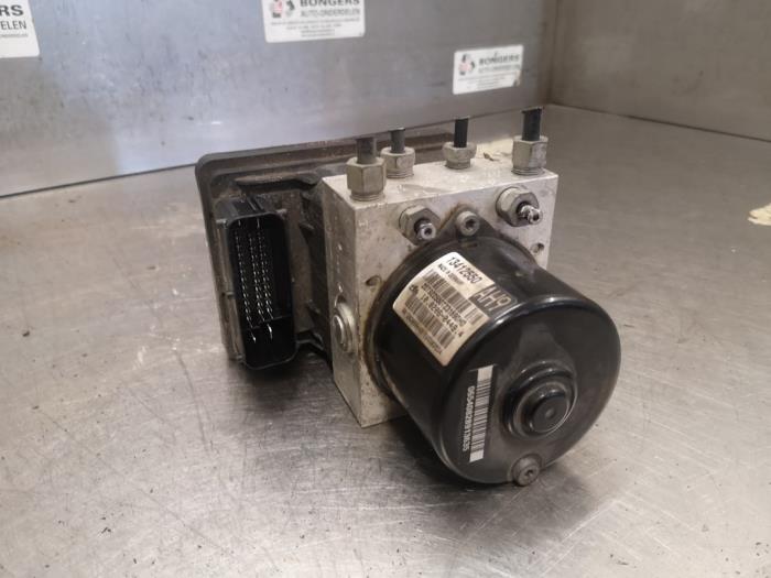 Gebruikte ABS Pomp Opel Astra J Sports Tourer (PD8/PE8/PF8) 1.7 CDTi 16V Prijs op aanvraag aangeboden door Bongers Auto-Onderdelen Zeeland