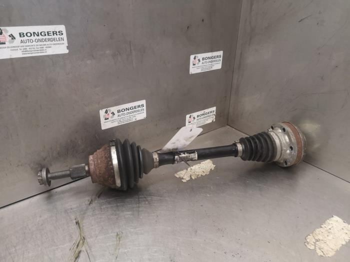 Gebruikte Aandrijfas links-voor Volkswagen Passat Variant (3C5) 1.4 TSI 16V Prijs op aanvraag aangeboden door Bongers Auto-Onderdelen Zeeland