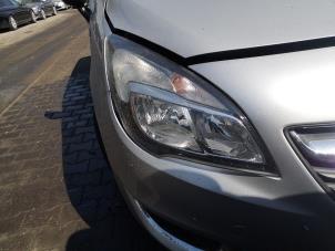 Gebruikte Rechter Koplamp Opel Meriva Mk.II 1.6 CDTI 16V Prijs op aanvraag aangeboden door Bongers Auto-Onderdelen Zeeland