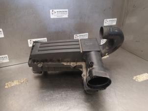 Gebruikte Luchtfilterhuis Volkswagen Passat Variant (3C5) 2.0 TDI 16V 140 Prijs op aanvraag aangeboden door Bongers Auto-Onderdelen Zeeland