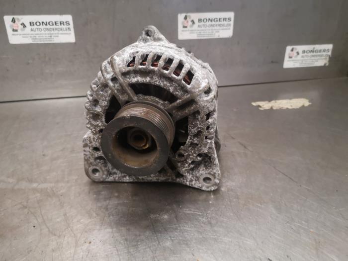 Gebruikte Alternator Renault Megane III Coupe (DZ) 1.6 16V Prijs op aanvraag aangeboden door Bongers Auto-Onderdelen Zeeland