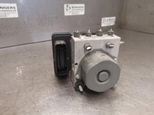 Gebruikte ABS Pomp Renault Captur (2R) 1.5 Energy dCi 90 FAP Prijs op aanvraag aangeboden door Bongers Auto-Onderdelen Zeeland