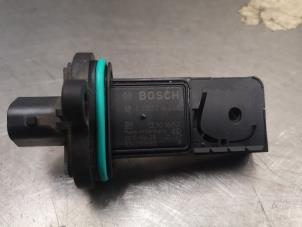 Gebruikte Luchthoeveelheidsmeter Opel Astra J (PC6/PD6/PE6/PF6) 1.6 16V Prijs op aanvraag aangeboden door Bongers Auto-Onderdelen Zeeland