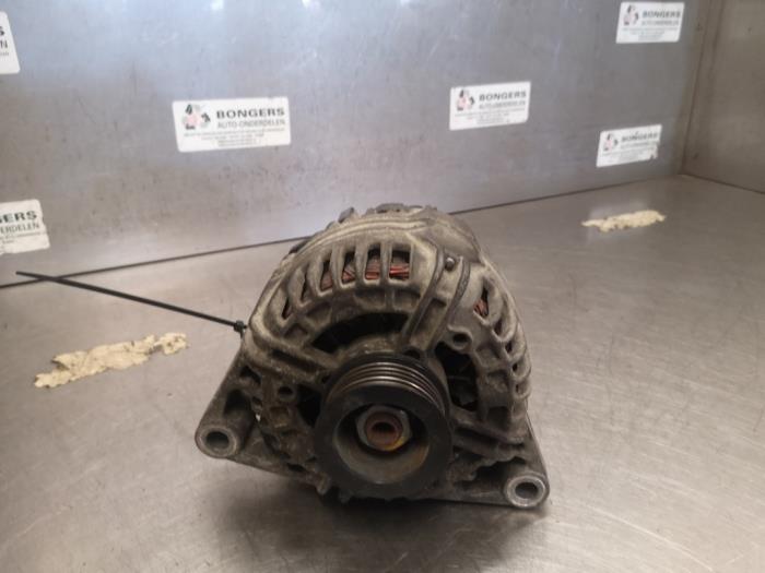 Dynamo van een Opel Tigra Twin Top 1.4 16V 2005