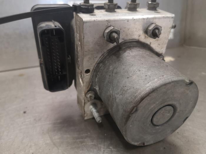 Gebruikte ABS Pomp Mercedes Sprinter 3,5t (906.73) 316 CDI 16V Prijs op aanvraag aangeboden door Bongers Auto-Onderdelen Zeeland