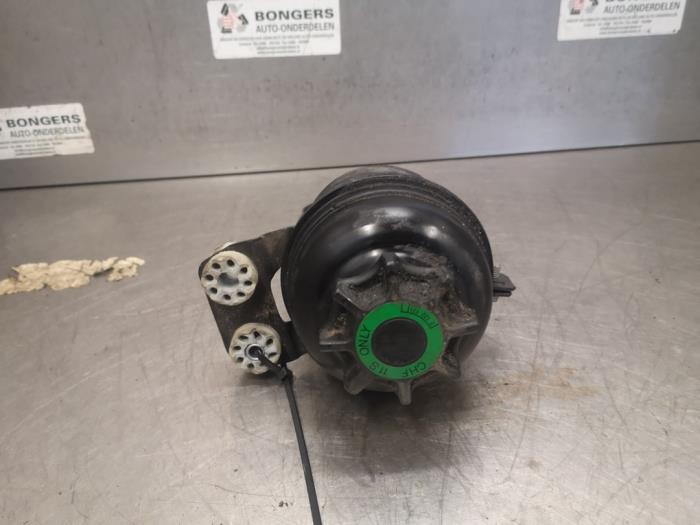 Gebruikte Servo Oliereservoir BMW 5 serie (E60) 530i 24V Prijs op aanvraag aangeboden door Bongers Auto-Onderdelen Zeeland