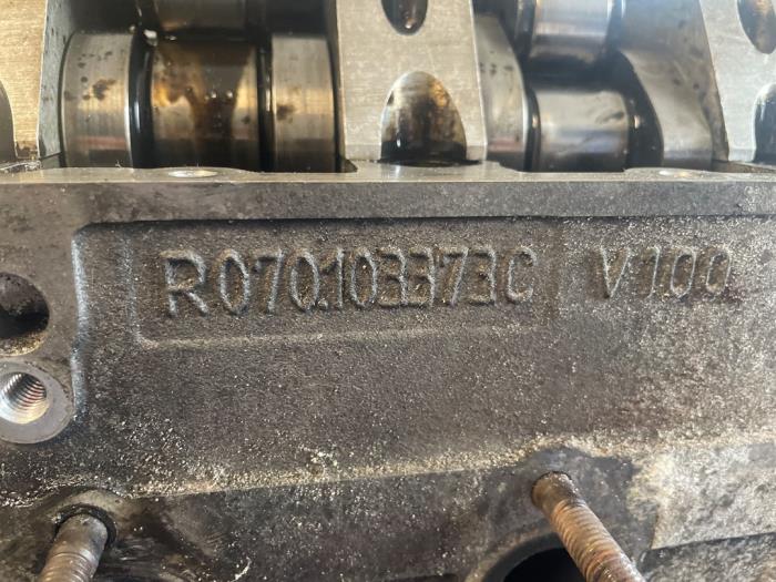 Cilinderkop van een Volkswagen Transporter T5 2.5 TDi PF 2009