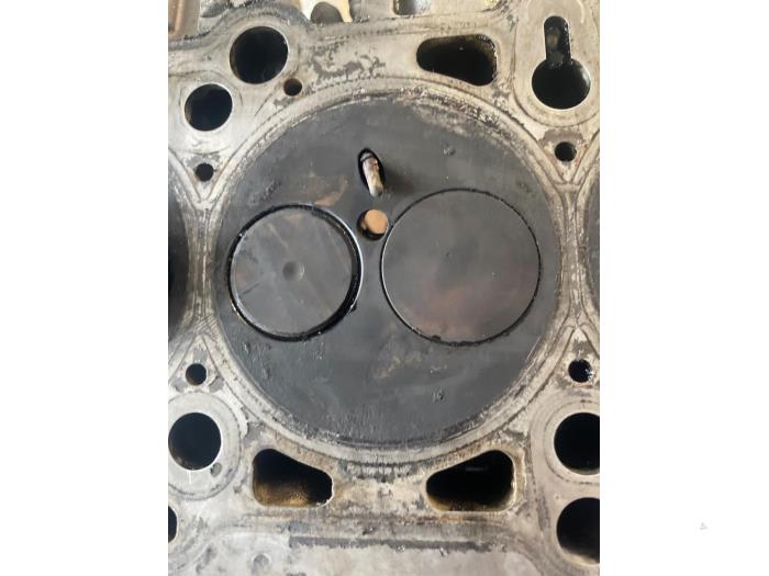 Cilinderkop van een Volkswagen Transporter T5 2.5 TDi PF 2009