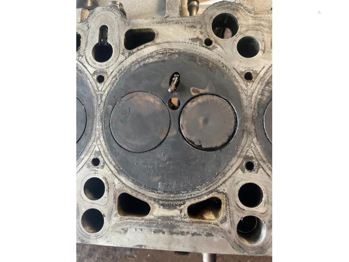 Cilinderkop van een Volkswagen Transporter T5 2.5 TDi PF 2009