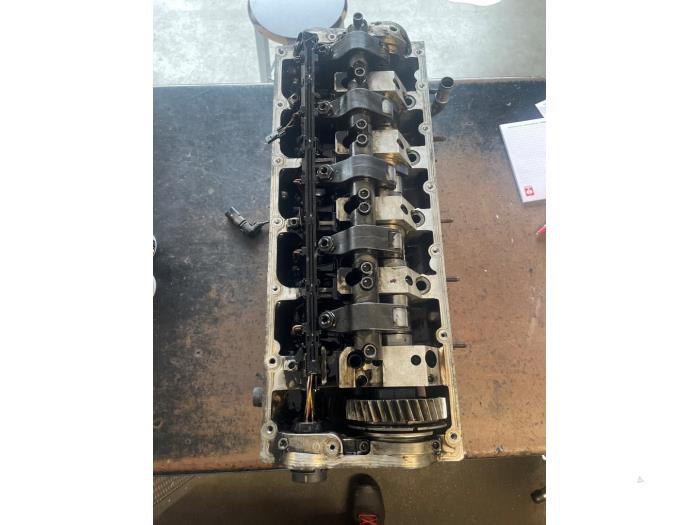 Cilinderkop van een Volkswagen Transporter T5 2.5 TDi PF 2009