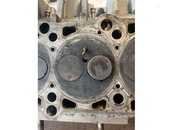 Cilinderkop van een Volkswagen Transporter T5 2.5 TDi PF 2009