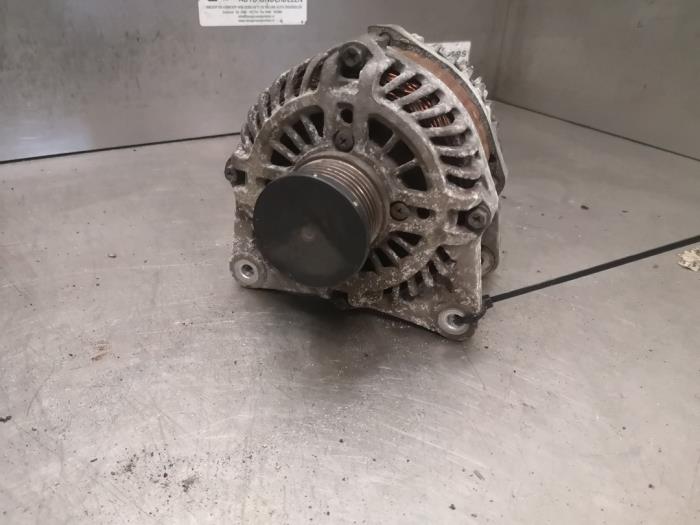 Gebruikte Dynamo Nissan Qashqai (J10) 2.0 16V 4x4 Prijs € 75,00 Margeregeling aangeboden door Bongers Auto-Onderdelen Zeeland