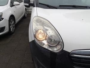 Gebruikte Koplamp rechts Opel Combo 1.3 CDTI 16V ecoFlex Prijs op aanvraag aangeboden door Bongers Auto-Onderdelen Zeeland