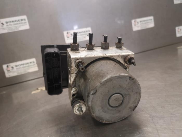 Gebruikte ABS Pomp Peugeot Partner Tepee (7A/B/C/D/E/F/G/J/P/S) 1.6 HDiF 90 16V Phase 1 Prijs op aanvraag aangeboden door Bongers Auto-Onderdelen Zeeland