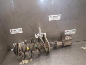 Gebruikte Mac Phersonpoot links-voor Peugeot Partner Tepee (7A/B/C/D/E/F/G/J/P/S) 1.6 HDiF 90 16V Phase 1 Prijs op aanvraag aangeboden door Bongers Auto-Onderdelen Zeeland