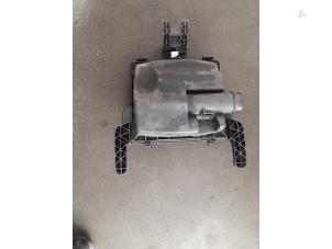 Gebruikte Luchtfilterhuis Ford Transit 2.2 TDCi 16V Prijs op aanvraag aangeboden door Bongers Auto-Onderdelen Zeeland