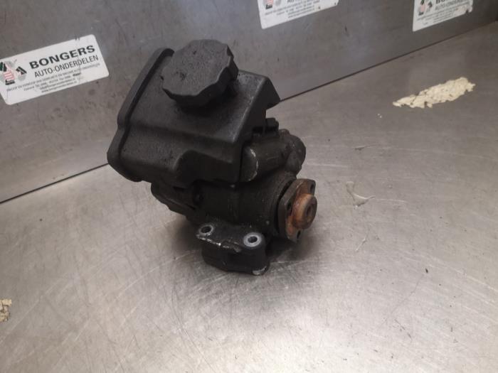 Gebruikte Pomp Servo Mercedes Sprinter 3,5t (906.63) 313 CDI 16V Prijs op aanvraag aangeboden door Bongers Auto-Onderdelen Zeeland