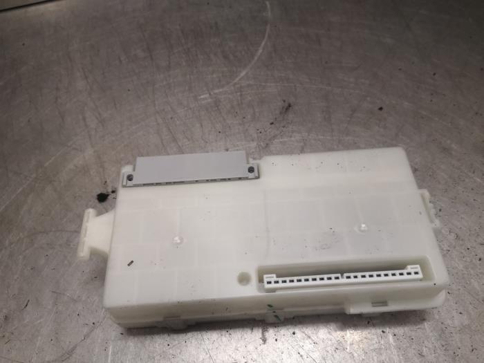 Computer Body Control van een Mitsubishi Space Star (A0) 1.0 12V 2015