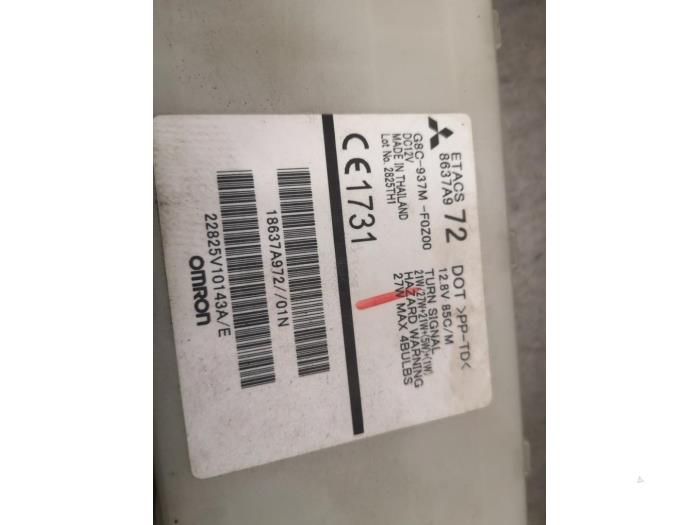 Computer Body Control van een Mitsubishi Space Star (A0) 1.0 12V 2015