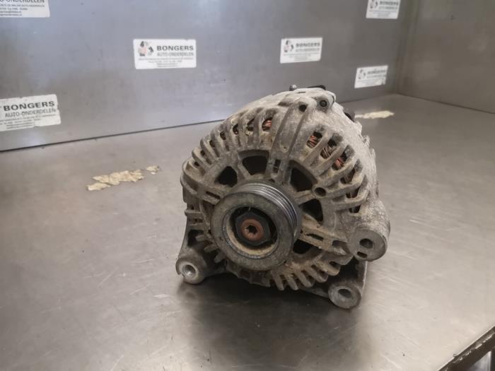 Gebruikte Dynamo Toyota Avensis Wagon (T27) 2.0 16V D-4D Prijs op aanvraag aangeboden door Bongers Auto-Onderdelen Zeeland