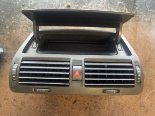 Gebruikte Luchtrooster Dashboard Skoda Octavia (5EAA) Prijs op aanvraag aangeboden door Bongers Auto-Onderdelen Zeeland