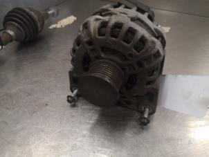 Gebruikte Dynamo Renault Twingo III (AH) 0.9 Energy TCE 90 12V Prijs op aanvraag aangeboden door Bongers Auto-Onderdelen Zeeland