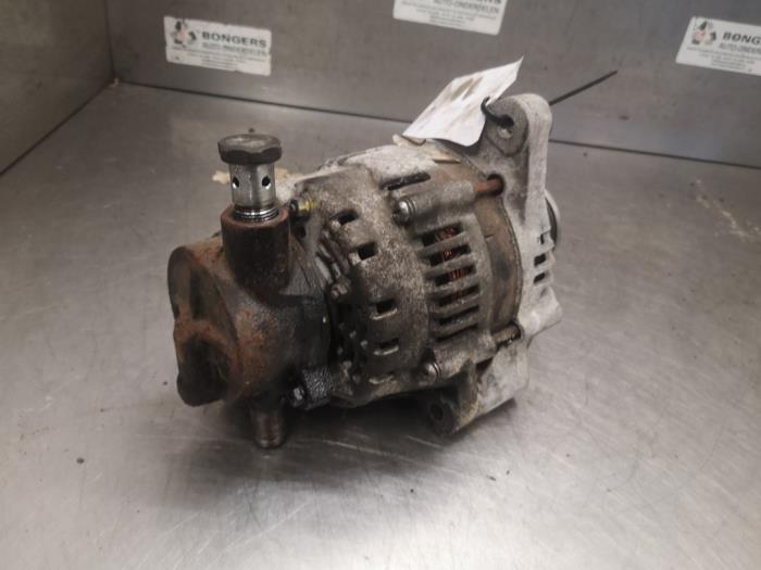 Dynamo van een Hyundai Santa Fe I 2.0 CRDi 16V 4x2 2004