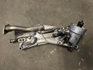 Gebruikte Oliefilterhuis Opel Astra J (PC6/PD6/PE6/PF6) 1.6 16V Prijs op aanvraag aangeboden door Bongers Auto-Onderdelen Zeeland