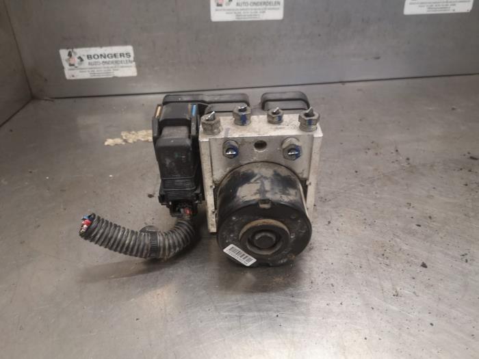 Gebruikte ABS Pomp Ford Transit Connect 1.8 TDCi 90 Prijs op aanvraag aangeboden door Bongers Auto-Onderdelen Zeeland