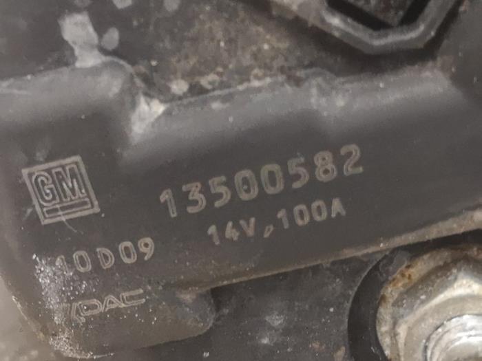 Dynamo van een Opel Astra J (PC6/PD6/PE6/PF6) 1.4 Turbo 16V 2010