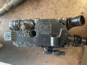 Gebruikte Thermostaathuis Citroen C4 Cactus (0B/0P) 1.6 Blue Hdi 100 Prijs op aanvraag aangeboden door Bongers Auto-Onderdelen Zeeland