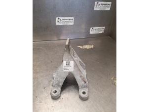 Gebruikte Motorrubber Jaguar XE 2.0d 180 16V Prijs op aanvraag aangeboden door Bongers Auto-Onderdelen Zeeland