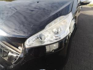 Gebruikte Koplamp links Peugeot 208 I (CA/CC/CK/CL) 1.2 Vti 12V PureTech 82 Prijs op aanvraag aangeboden door Bongers Auto-Onderdelen Zeeland