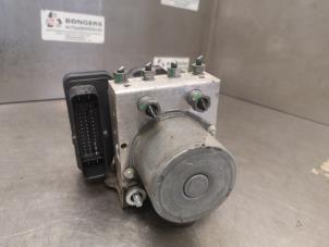 Gebruikte ABS Pomp Jaguar XE 2.0d 180 16V Prijs op aanvraag aangeboden door Bongers Auto-Onderdelen Zeeland