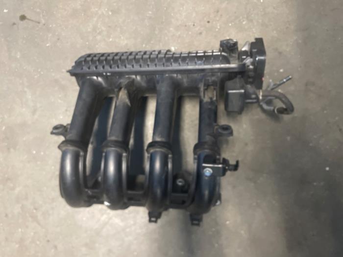 Inlaatspruitstuk van een Honda Insight (ZE2) 1.3 16V VTEC 2010