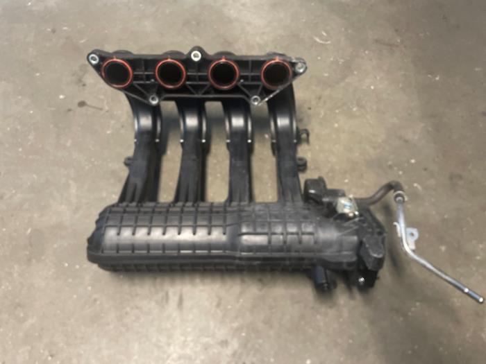 Inlaatspruitstuk van een Honda Insight (ZE2) 1.3 16V VTEC 2010