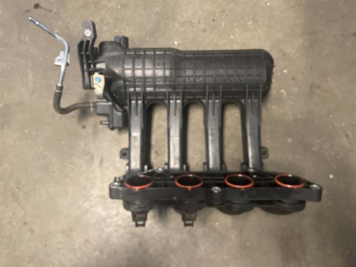 Inlaatspruitstuk van een Honda Insight (ZE2) 1.3 16V VTEC 2010