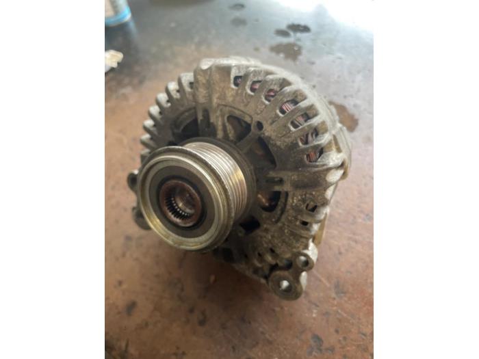 Dynamo van een Volkswagen Golf V (1K1) 2.0 TDI 16V 2004