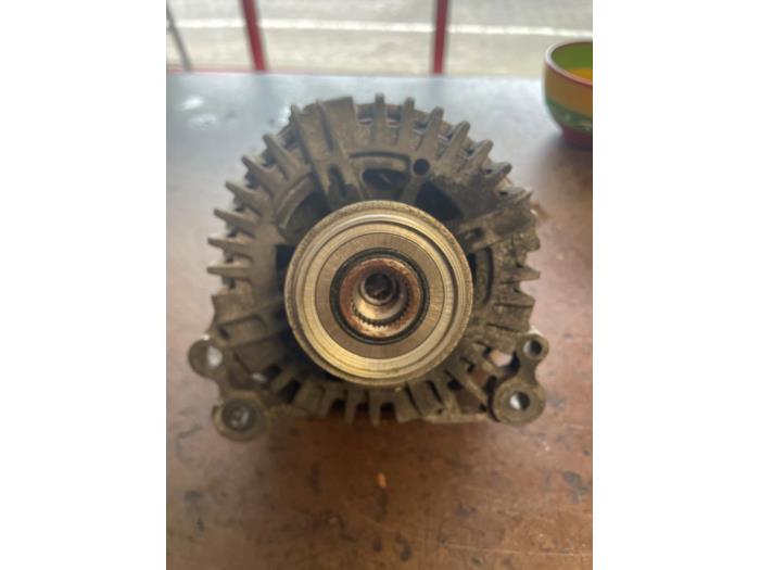 Dynamo van een Volkswagen Golf V (1K1) 2.0 TDI 16V 2004